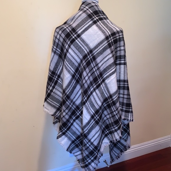 ModCloth Plaid Black and White Large Blanket Pashmina Scarf - Picture 4 of 9